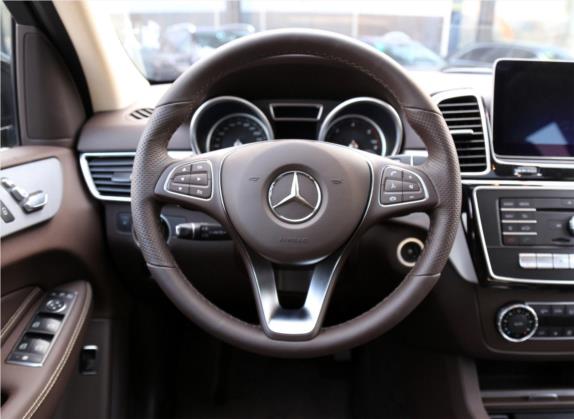 奔驰GLE 2017款 GLE 300 d 4MATIC 中控类   驾驶位