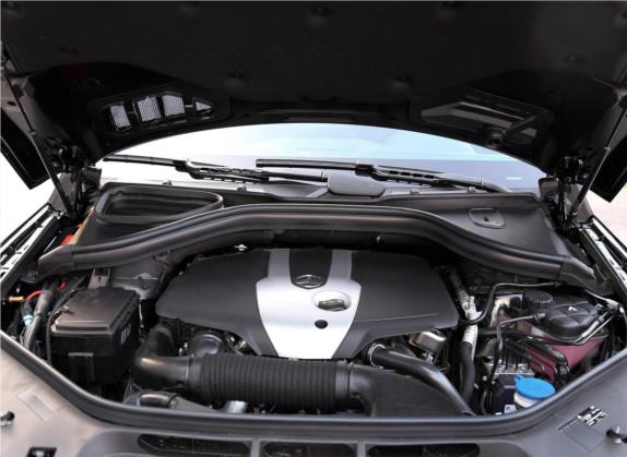 奔驰GLE 2017款 GLE 300 d 4MATIC 其他细节类   发动机舱