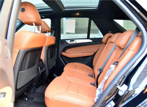 奔驰GLE 2017款 GLE 450 AMG 4MATIC 车厢座椅   后排空间