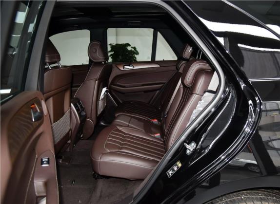 奔驰GLE 2018款 GLE 320 4MATIC 动感型臻藏版 车厢座椅   后排空间
