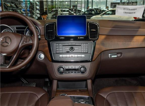奔驰GLE 2018款 GLE 320 4MATIC 豪华型臻藏版 中控类   中控台