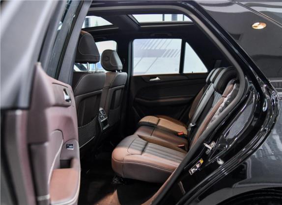 奔驰GLE 2018款 GLE 320 4MATIC 豪华型臻藏版 车厢座椅   后排空间