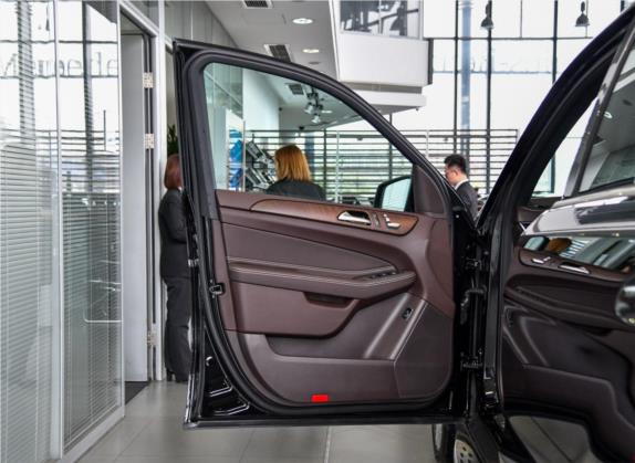 奔驰GLE 2018款 GLE 320 4MATIC 豪华型臻藏版 车厢座椅   前门板