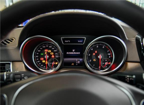 奔驰GLE 2018款 GLE 320 4MATIC 豪华型臻藏版 中控类   仪表盘
