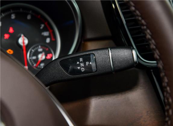 奔驰GLE 2018款 GLE 320 4MATIC 豪华型臻藏版 中控类   挡把