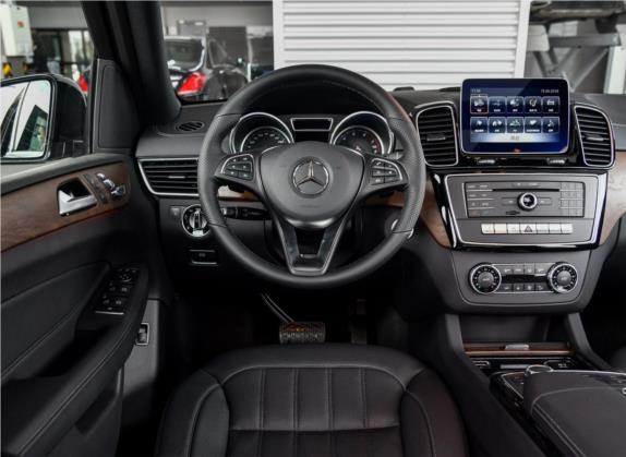 奔驰GLE 2018款 GLE 400 4MATIC 臻藏版 中控类   驾驶位