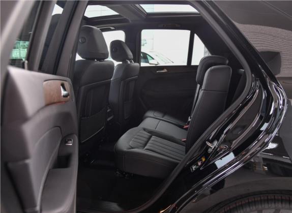 奔驰GLE 2018款 GLE 400 4MATIC 臻藏版 车厢座椅   后排空间