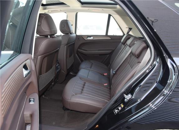 奔驰GLE 2019款 GLE 320 4MATIC 动感型臻藏版 车厢座椅   后排空间