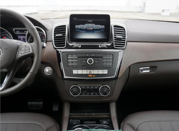 奔驰GLE 2019款 GLE 400 4MATIC 臻藏版(特殊配置) 中控类   中控台