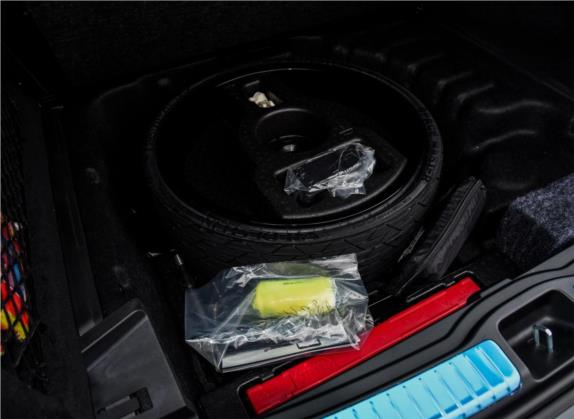奔驰GLE 2020款 GLE 450 4MATIC 时尚型 其他细节类   备胎
