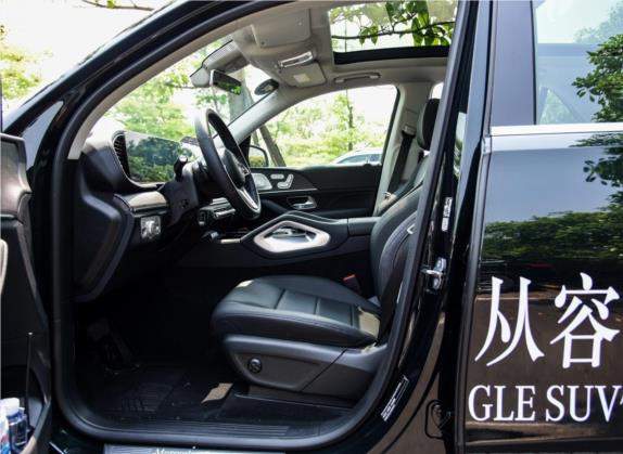 奔驰GLE 2020款 GLE 450 4MATIC 时尚型 车厢座椅   前排空间