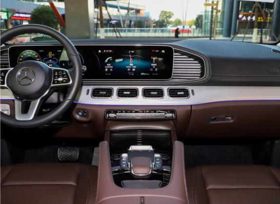 奔驰GLE 2021款 GLE 350 4MATIC 动感型 中控类   中控台