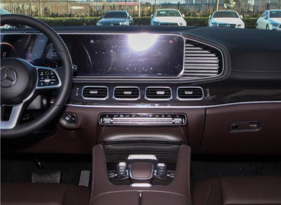 奔驰GLE 2021款 GLE 350 4MATIC 时尚型 中控类   中控台