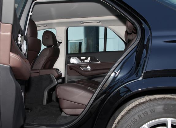 奔驰GLE 2021款 GLE 350 4MATIC 时尚型 车厢座椅   后排空间