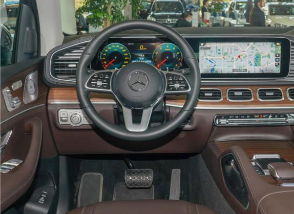 奔驰GLE 2021款 GLE 350 4MATIC 豪华型 中控类   驾驶位