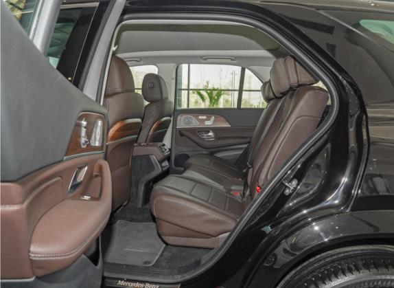 奔驰GLE 2021款 GLE 350 4MATIC 豪华型 车厢座椅   后排空间