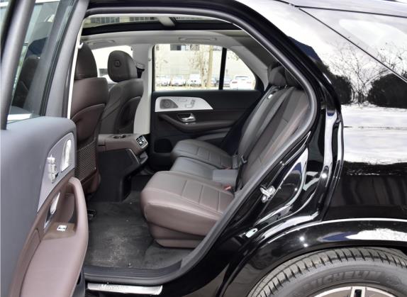 奔驰GLE 2021款 GLE 450 4MATIC 动感型 车厢座椅   后排空间