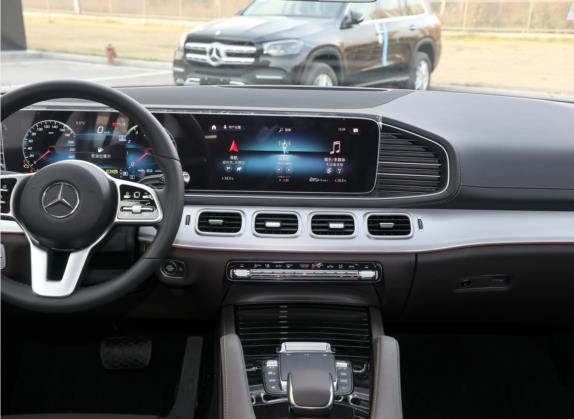 奔驰GLE 2021款 GLE 450 4MATIC 时尚型 中控类   中控台