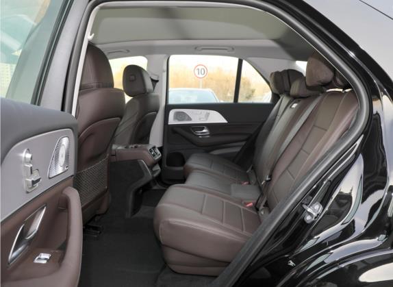 奔驰GLE 2021款 GLE 450 4MATIC 时尚型 车厢座椅   后排空间