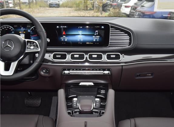 奔驰GLE 2022款 GLE 350 4MATIC 时尚型 中控类   中控台