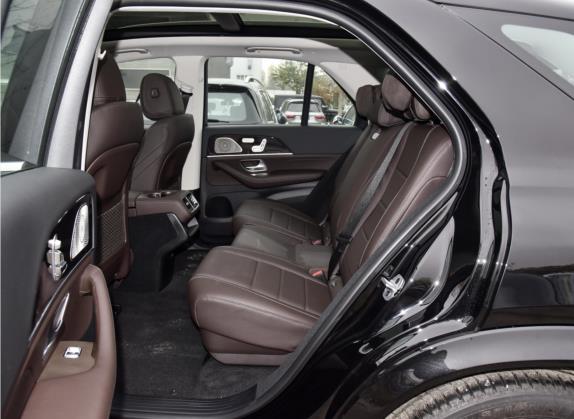奔驰GLE 2022款 GLE 350 4MATIC 时尚型 车厢座椅   后排空间