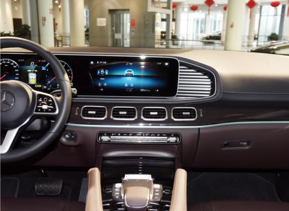 奔驰GLE 2022款 GLE 350 4MATIC 动感型 中控类   中控台