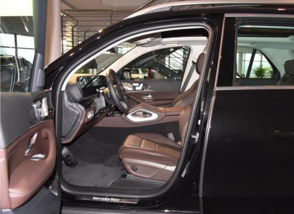 奔驰GLE 2022款 GLE 350 4MATIC 动感型 车厢座椅   前排空间