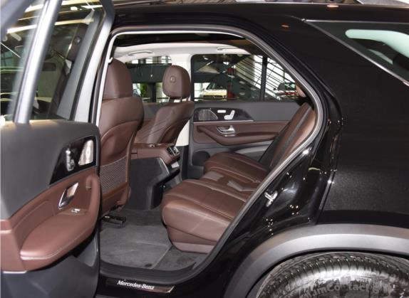 奔驰GLE 2022款 GLE 350 4MATIC 动感型 车厢座椅   后排空间