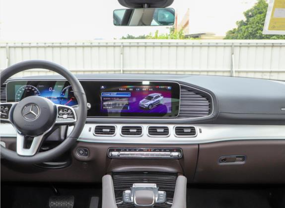 奔驰GLE 2022款 GLE 450 4MATIC 动感型 中控类   中控台