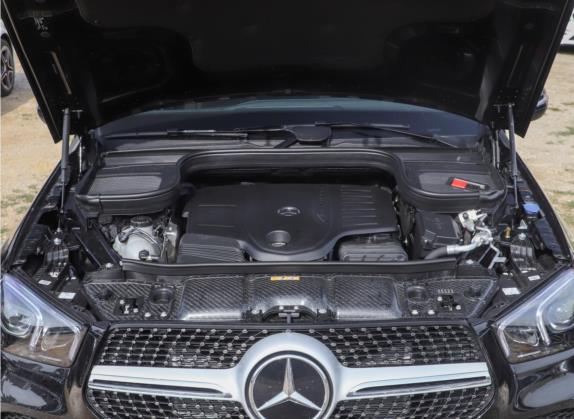 奔驰GLE 2022款 GLE 450 4MATIC 动感型 其他细节类   发动机舱