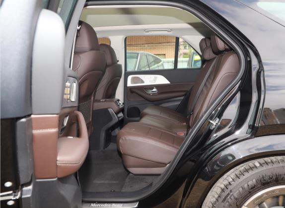 奔驰GLE 2022款 GLE 450 4MATIC 动感型 车厢座椅   后排空间