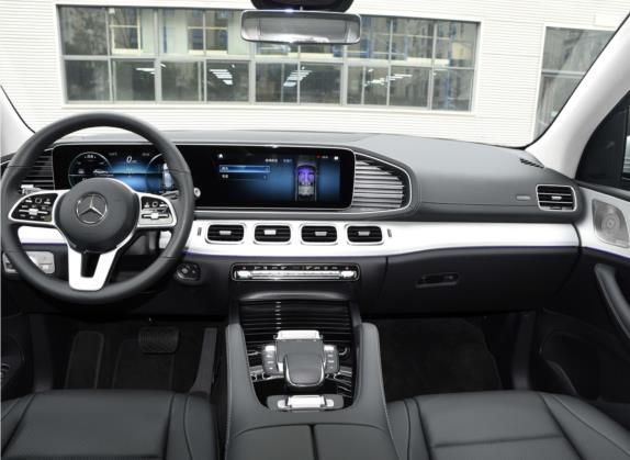 奔驰GLE 2022款 GLE 450 4MATIC 时尚型 中控类   中控台