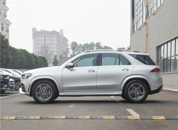 奔驰GLE 2022款 GLE 450 4MATIC 时尚型 外观   正侧