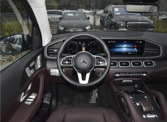 奔驰GLE 2022款 GLE 450 4MATIC 豪华型 中控类   驾驶位