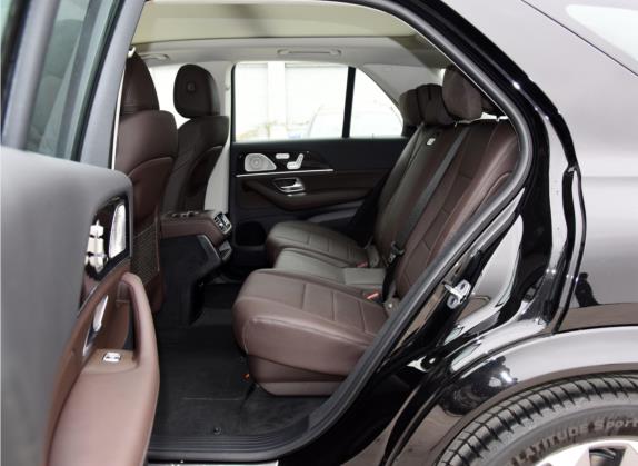 奔驰GLE 2022款 改款 GLE 350 4MATIC 时尚型 车厢座椅   后排空间