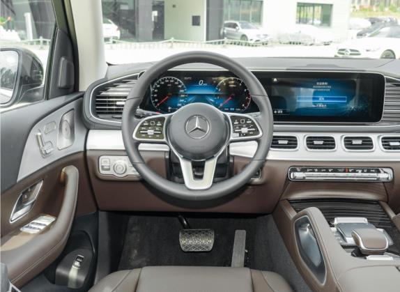 奔驰GLE 2022款 改款 GLE 450 4MATIC 动感型 中控类   驾驶位