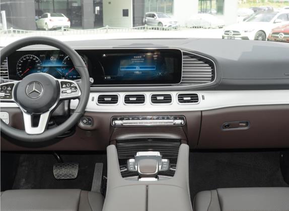 奔驰GLE 2022款 改款 GLE 450 4MATIC 动感型 中控类   中控台