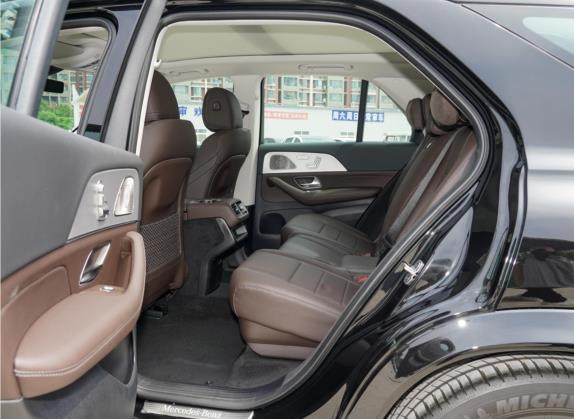 奔驰GLE 2022款 改款 GLE 450 4MATIC 动感型 车厢座椅   后排空间