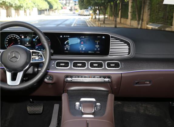 奔驰GLE 2022款 改款 GLE 450 4MATIC 豪华型 中控类   中控台