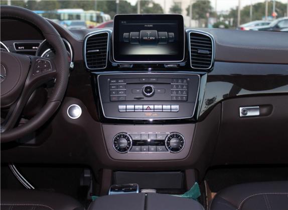 奔驰GLS 2016款 GLS 350d 4MATIC 中控类   中控台