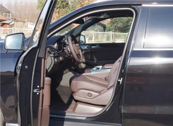 奔驰GLS 2017款 GLS 350d 4MATIC 车厢座椅   前排空间
