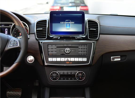 奔驰GLS 2017款 GLS 500 4MATIC 中控类   中控台