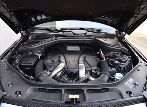 奔驰GLS 2017款 GLS 500 4MATIC 其他细节类   发动机舱