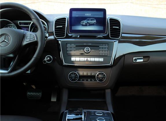 奔驰GLS 2018款 GLS 350d 4MATIC 中控类   中控台