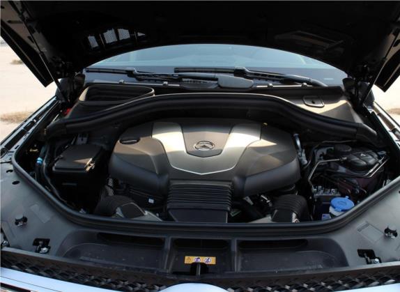 奔驰GLS 2018款 GLS 350d 4MATIC 其他细节类   发动机舱