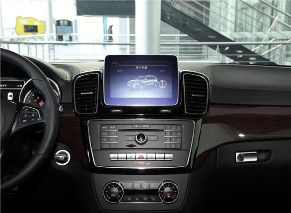 奔驰GLS 2018款 GLS 400 4MATIC动感型 中控类   中控台
