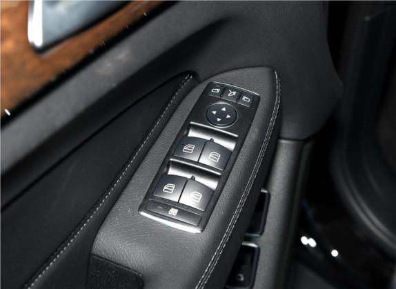 奔驰GLS 2018款 GLS 400 4MATIC动感型 车厢座椅   门窗控制