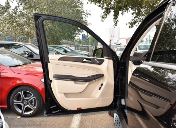奔驰GLS 2018款 GLS 500 4MATIC 车厢座椅   前门板