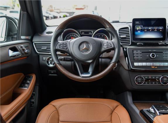 奔驰GLS 2018款 改款 GLS 500 4MATIC 中控类   驾驶位