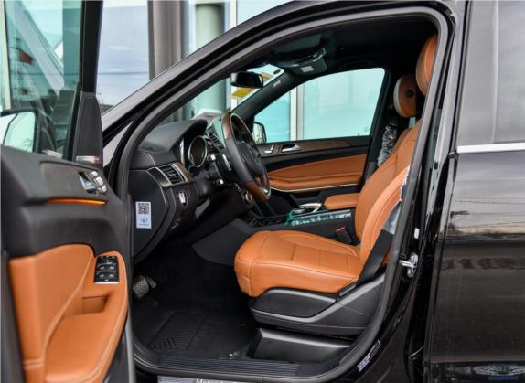 奔驰GLS 2018款 改款 GLS 500 4MATIC 车厢座椅   前排空间